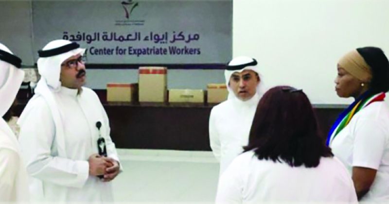 وفد من سفارة جنوب أفريقيا يطلع على مركز إيواء العمالة