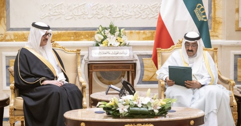 سمو الأمير خلال استقباله السفير السعودي