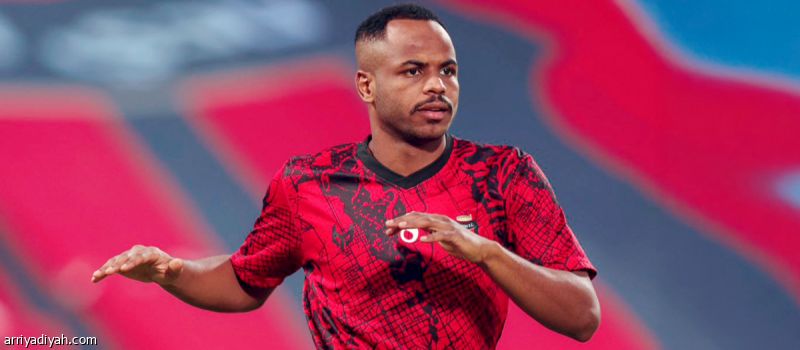 الأهلي يفتتح صفقات الموسم بالخيبري