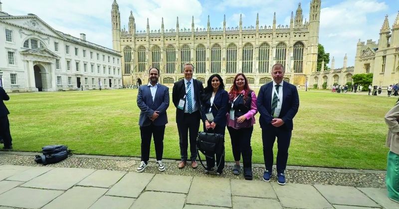 صورة جماعية للباحثين الكويتيين المشاركين في الملتقى