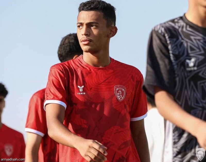 نيوم يوقع مع البخيت