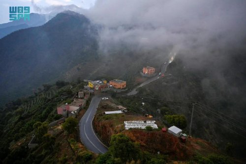 عندما تتكلم الطبيعة.. الجبل الأسود في جازان يرسم لوحة ساحرة تخطف الأنفاس