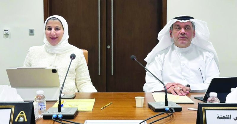 حسن كمال وعلياء الفارسي في اجتماع لجنة العاصمة