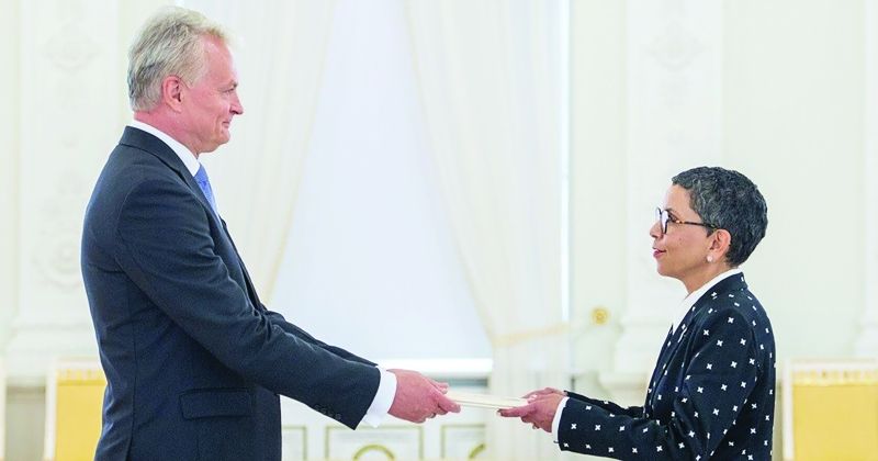 رئيس ليتوانيا يتسلم من السفيرة الخالد أوراق اعتمادها