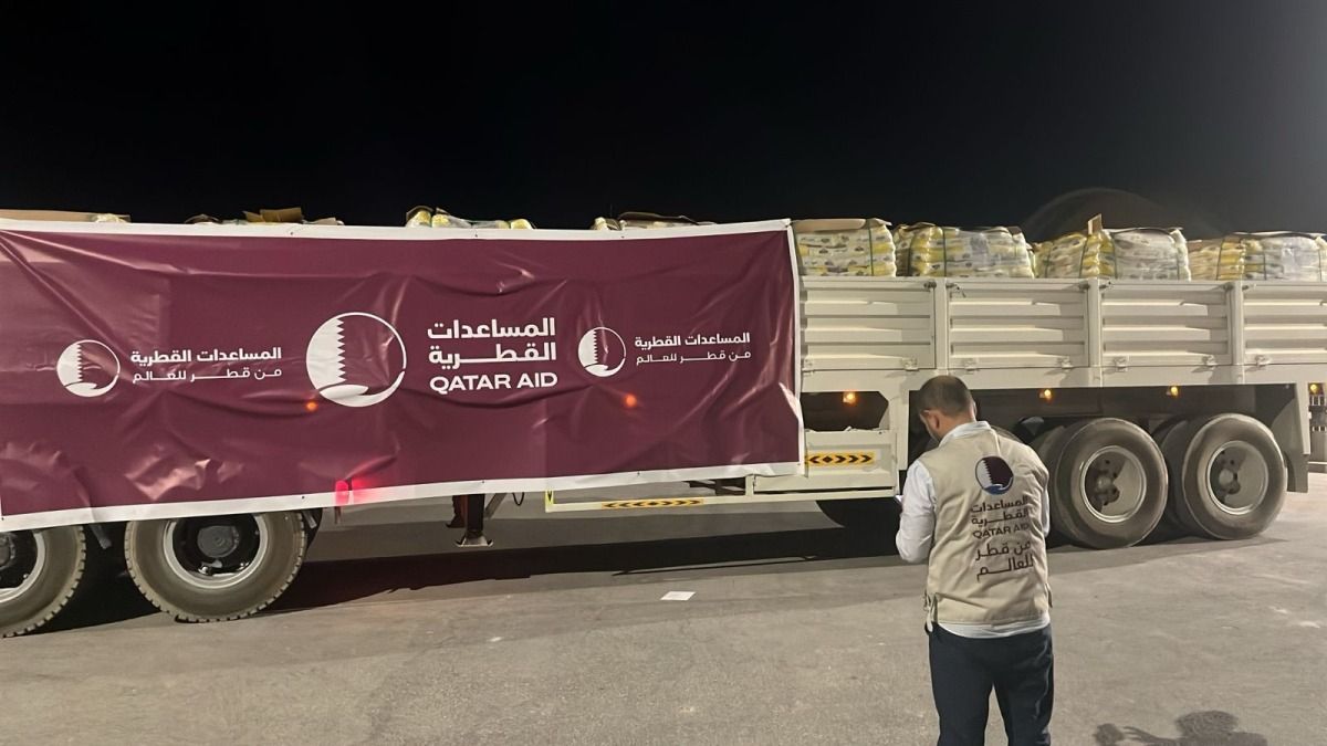 49 شاحنة مساعدات قطرية تصل إلى مصر والأردن في طريقها إلى قطاع غزة