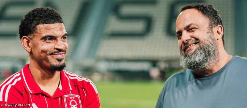 نوتنجهام يمدد عقد جيبس وايت