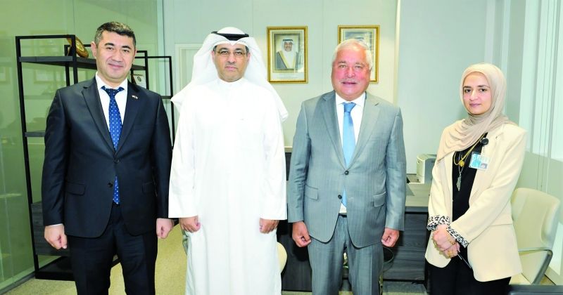 نائب مدير الجامعة مستقبلاً سفير طاجيكستان