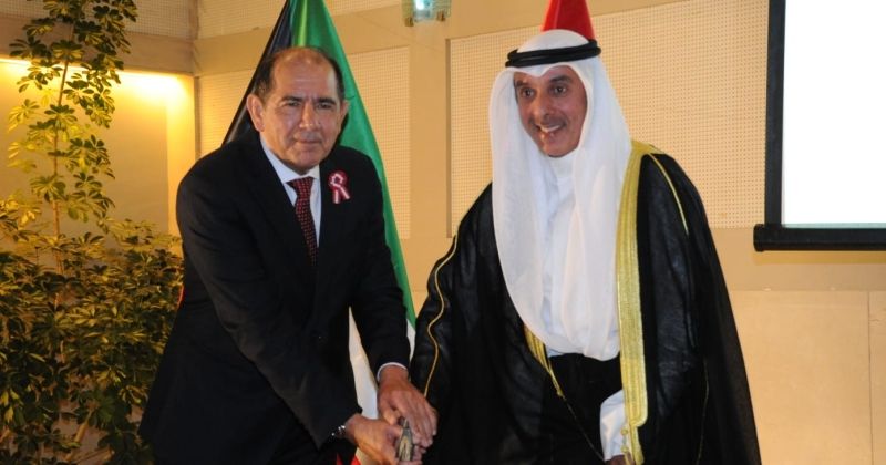 السفير حمد المشعان مع سفير البيرو