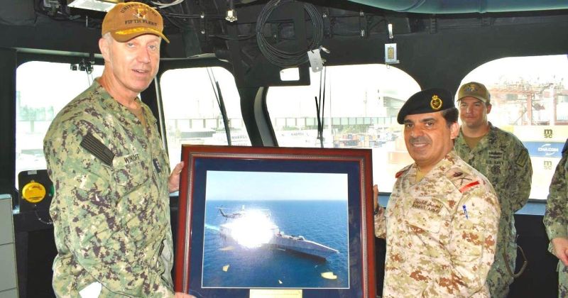 آمر القوة البحرية يستقبل قائد القيادة المركزية للقوات البحرية الأميركية