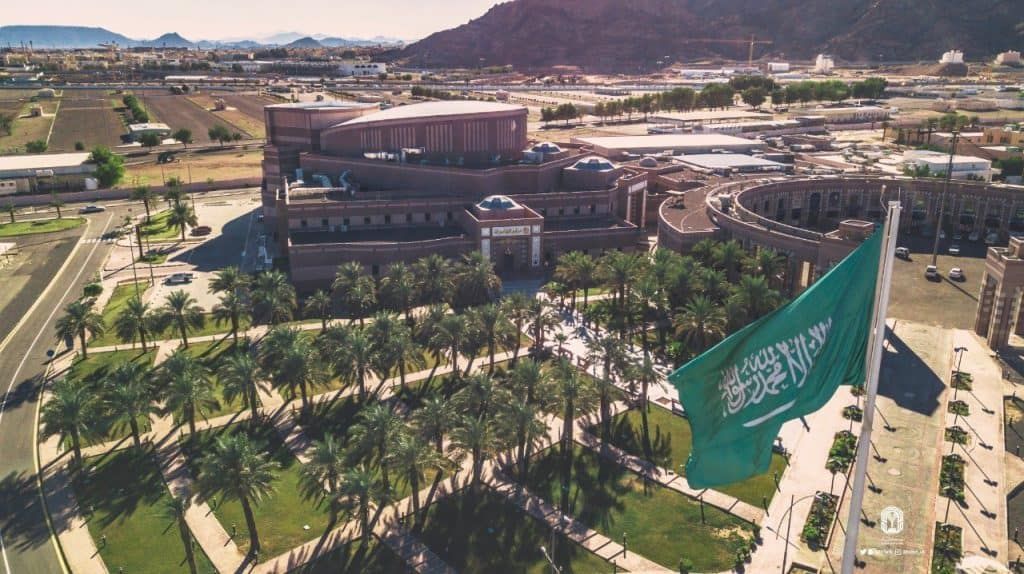 جامعة طيبة تطلق بوابتها الرقمية.. خطوة مهمة لمواكبة التطور التقني