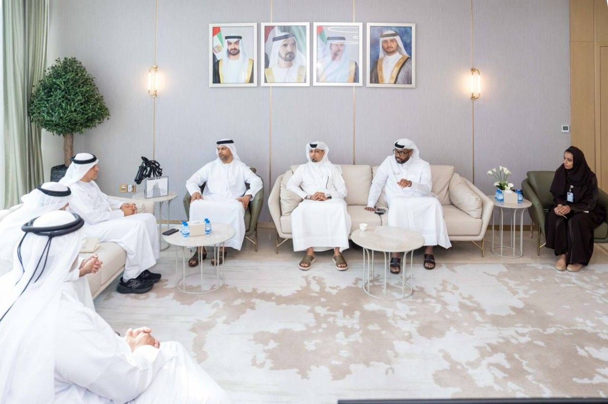 بحث تعزيز التعاون بين «محاكم دبي» و«الإمارات للإعلام»