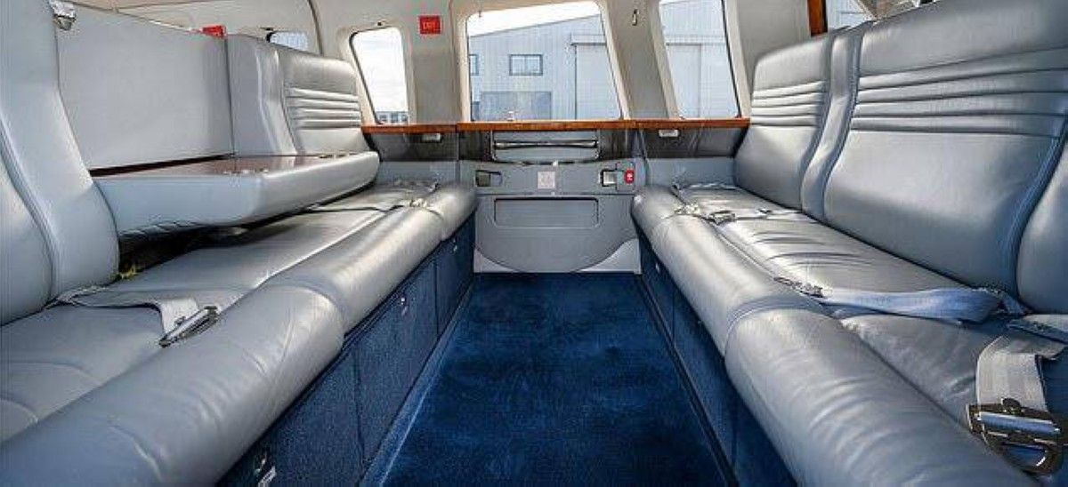 الملك تشارلز يعرض مروحية الملكة إليزابيث وسيارتها الشخصية للبيع