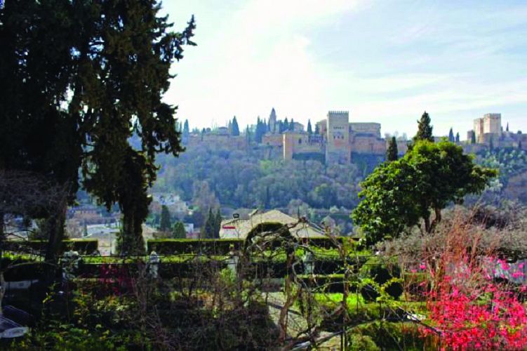 مؤسسة قطر وجامعة غرناطة تعلنان الفائزين بجائزة رضوى عاشور