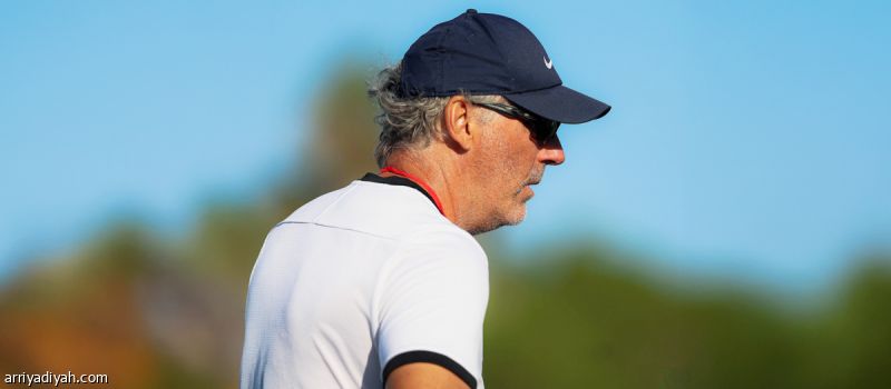 الاتحاد.. بلان يسلم تقرير المبعدين