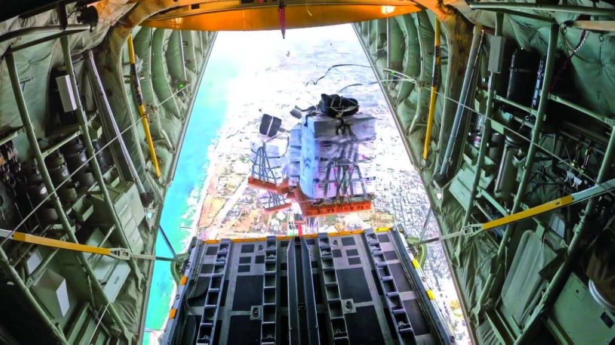 الإمارات تنفذ الإنزال الجوي الـ 60 للمساعدات ضمن «طيور الخير»