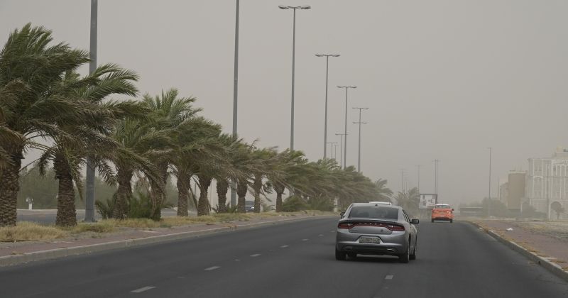 «الأرصاد الجوية»: رياح مثيرة للغبار وانخفاض في الرؤية الأفقية