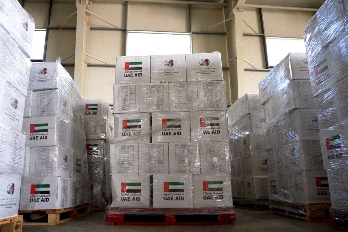 الإمارات تنفذ الإنزال الجوي الـ62 للمساعدات ضمن عملية "طيور الخير" وتُدخل 40 شاحنة غذائية إلى غزة