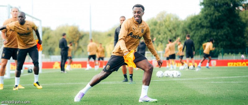 في لانس.. قميص روما ممنوع على سعود