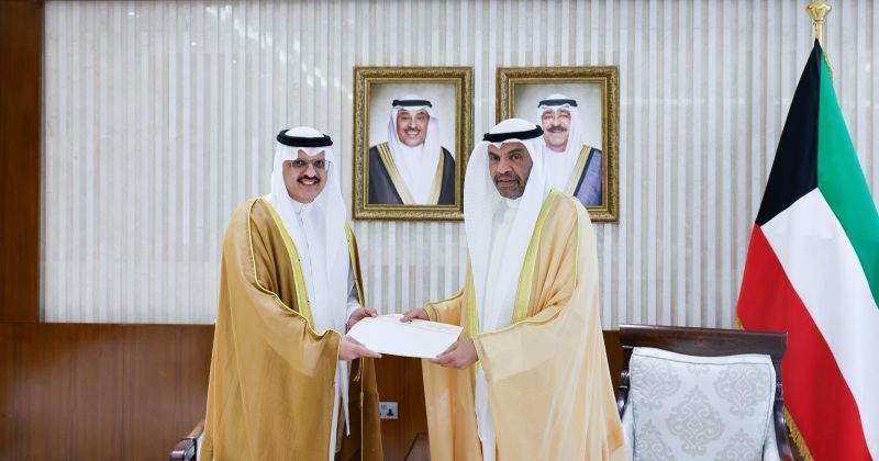 وزير الخارجية يتسلم رسالة خطية من نظيره السعودي