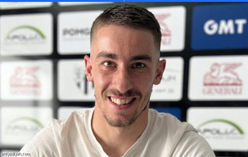 الأخدود يستقطب فيزينجر.. ويضمن حق التجديد