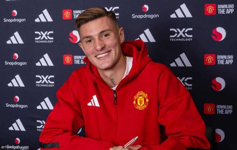 رسميا.. مانشستر يونايتد يضم شيشكو