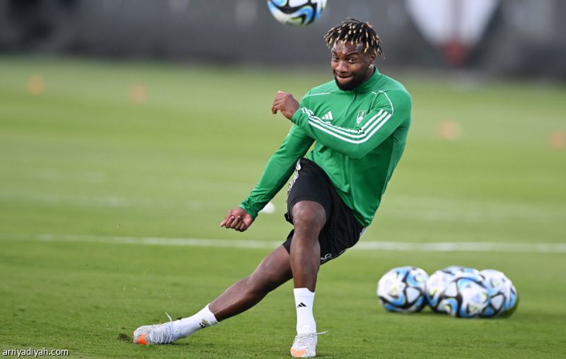 بـ 13 مليون يورو.. الأهلي ينقل ماكسيمان إلى كلوب أمريكا