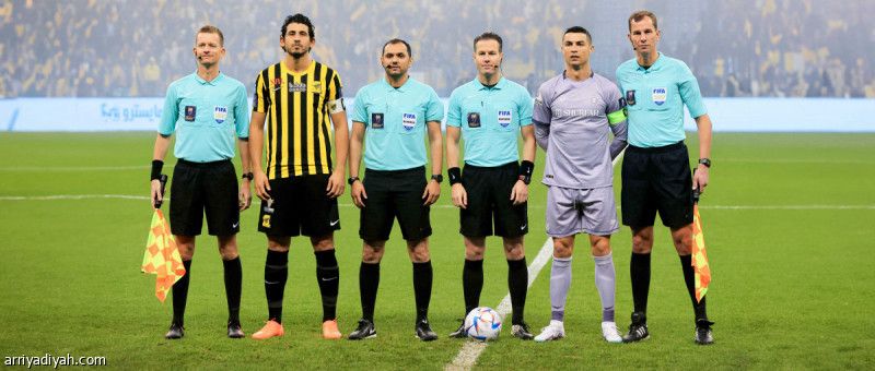 طاقم سعودي يقود كلاسيكو السوبر