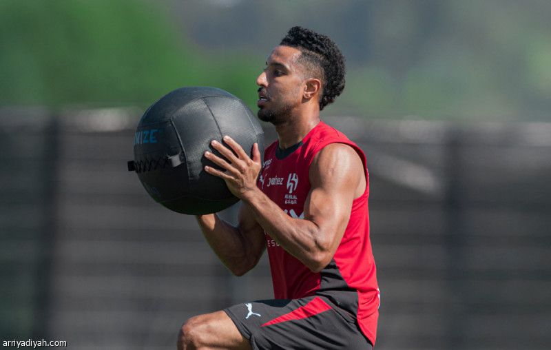 أوليفيرا يراقب الهلاليين في دوناوشينجن