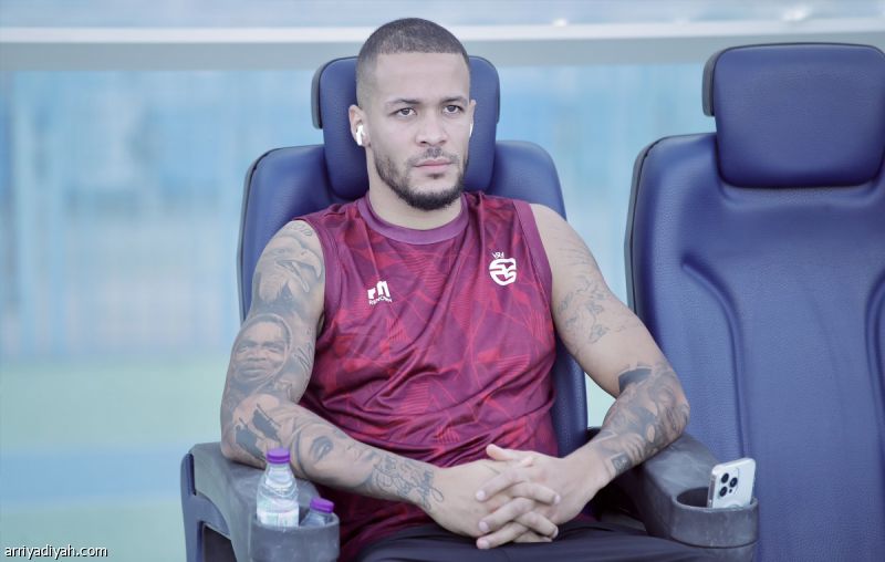 إيكونج يطلب الرحيل عن الخلود