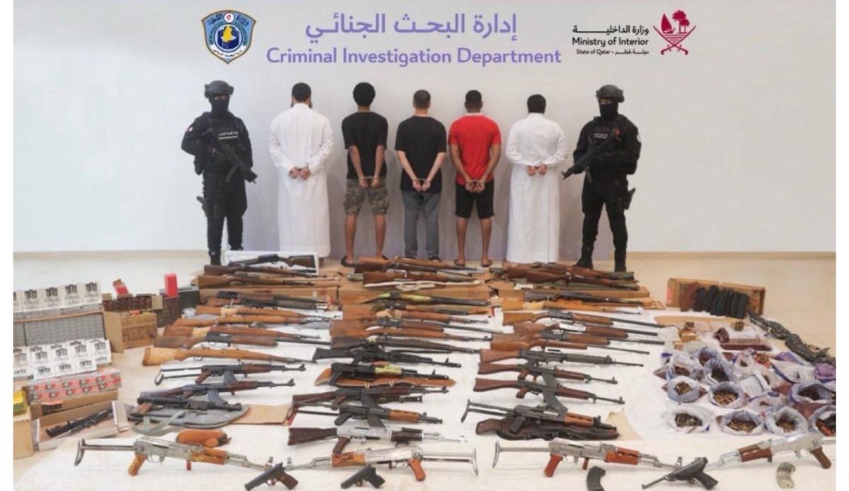 الداخلية: لا تهاون في حماية المجتمع.. البحث الجنائي يضبط شبكة تهريب وبيع أسلحة