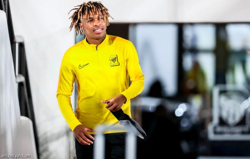 بلان يتمسك بالناشري.. والصقور يرفض الإعارة