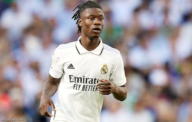 «التواء الكاحل» يهدد مشاركة كامافينجا أمام أوساسونا