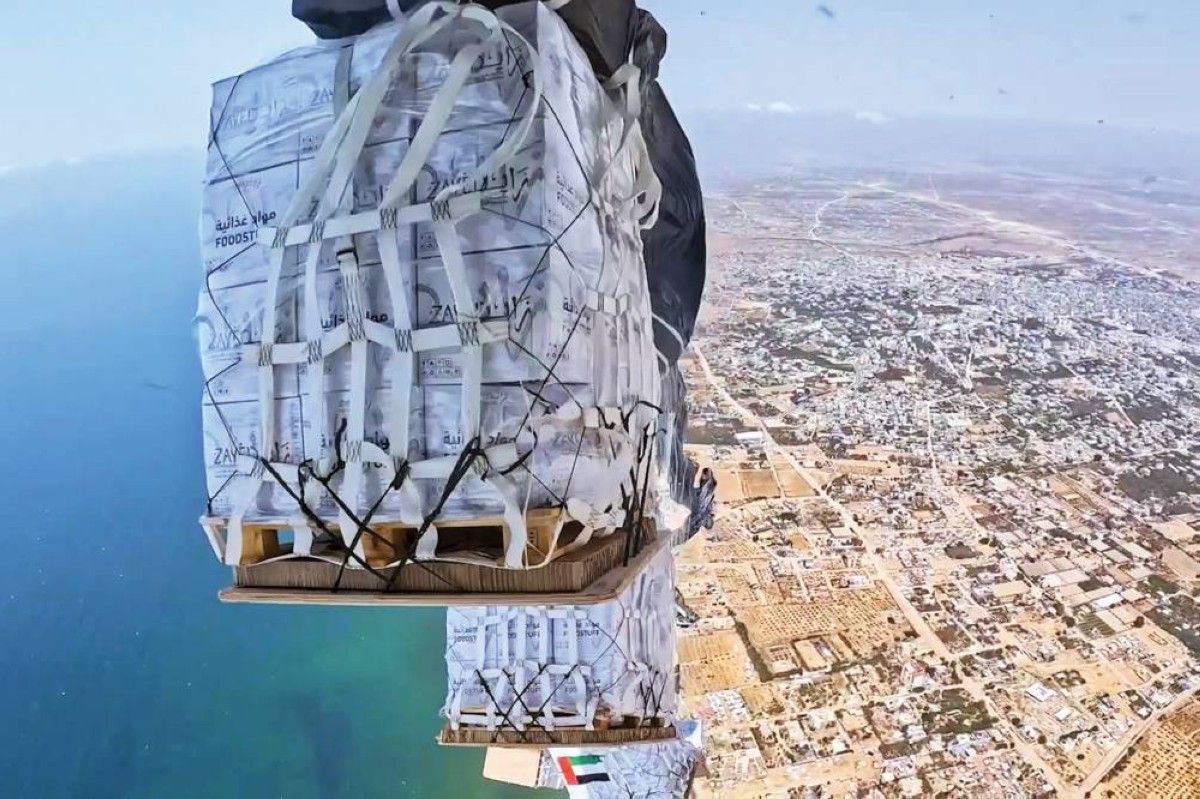 بتوجيهات رئيس الدولة.. حملة الإمارات الإنسانية لإغاثة غزة تتواصل بالإنزال الجوي 67