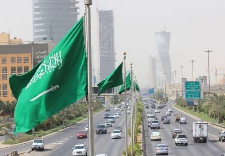 الجوازات السعودية تزف بشرى سارة لمن يحملون تأشيرة زيارة عائلية متعددة داخل المملكة