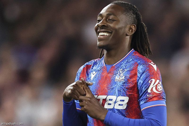 توتنام يُعيد الاهتمام بإيزي