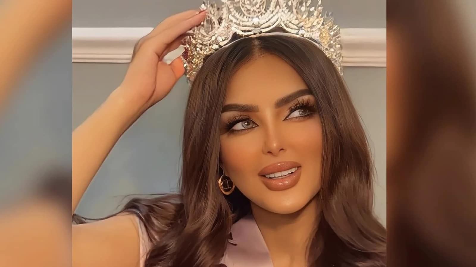 ملكة جمال السعودية تكشف عن ساقيها وتستعرض مفاتنها بإطلالة جريئة وغير مسبوقة