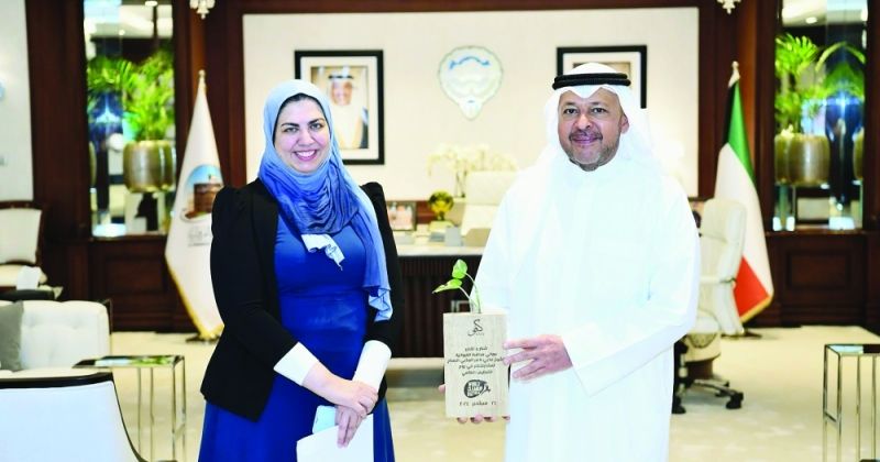 عذبي الناصر خلال استقباله فاطمة الموسوي