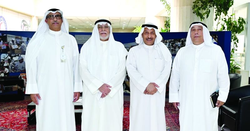 خالد المغامس متوسطا ممثلي جمعية المهندسين الزراعيين