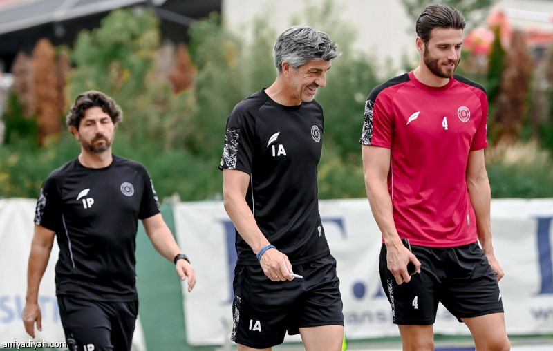 كارلوس يقنع ألجواسيل.. وديالو خارج الحسابات