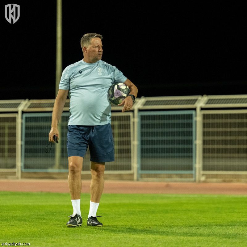 الأخدود يبحث عن تجربة أخيرة