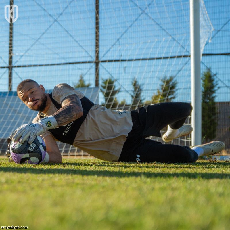 ظروف عائلية تبعد حارس الأخدود.. والإدارة تنتظر