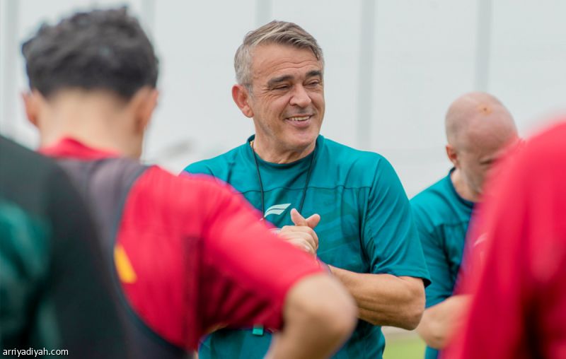 الأخضر يبعد الرقواني عن أبها