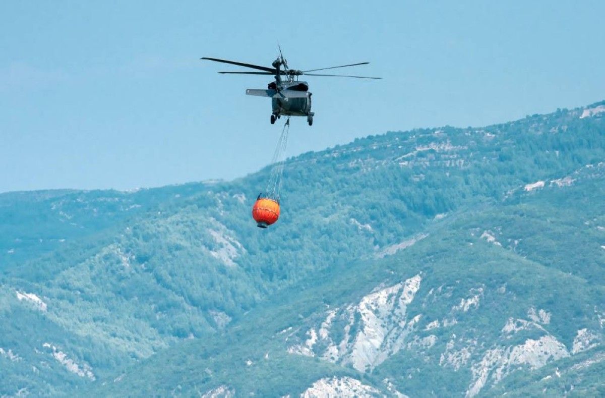 فريق الإنقاذ الإماراتي يواصل جهوده لإخماد حرائق الغابات في ألبانيا