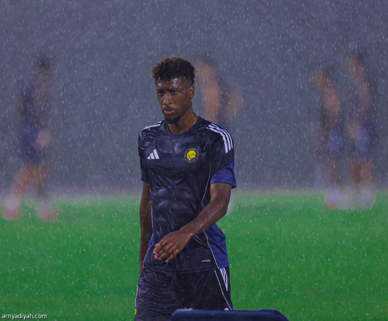 بلان يدفع بالأجانب.. جيسوس يعتمد كومان