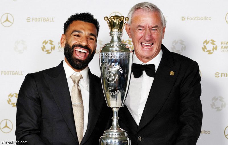 المرة الثالثة.. صلاح يتوج بجائزة لاعب العام