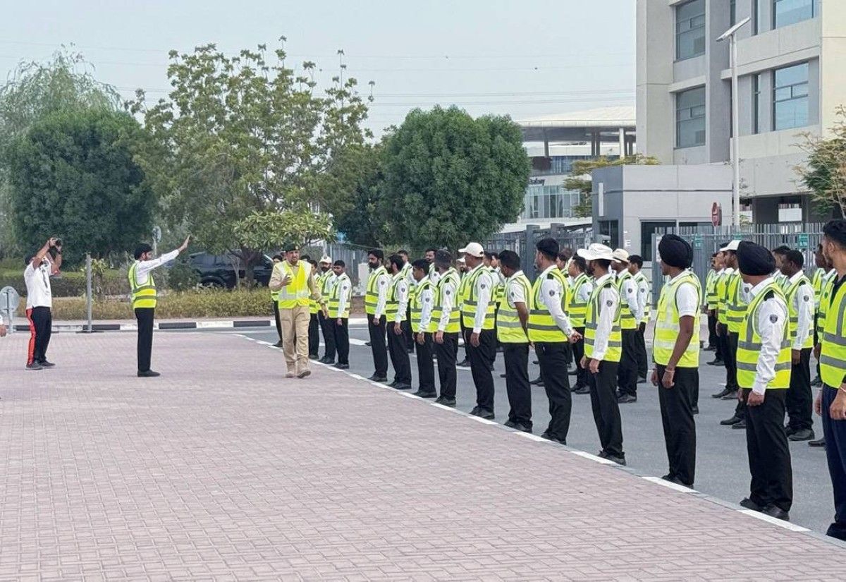 شرطة دبي توعي حراس أمن مدارس بقواعد المرور