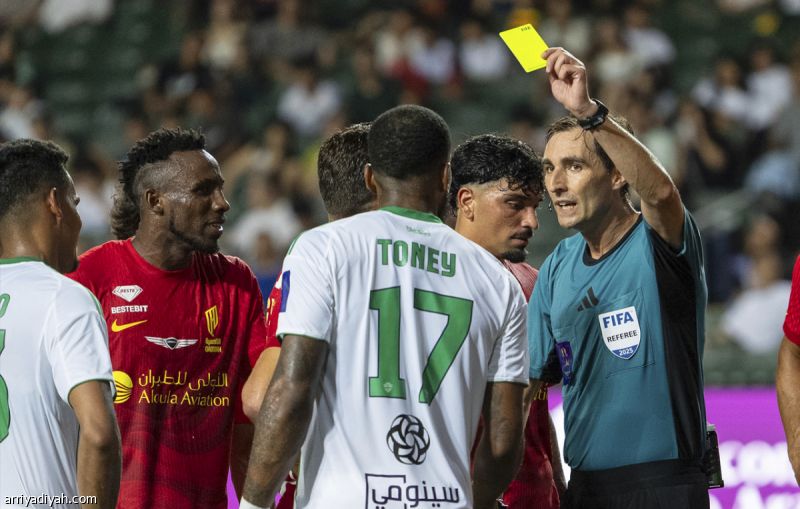 ريشة: أخطاء التحكيم غابت عن مواجهة الأهلي والقادسية