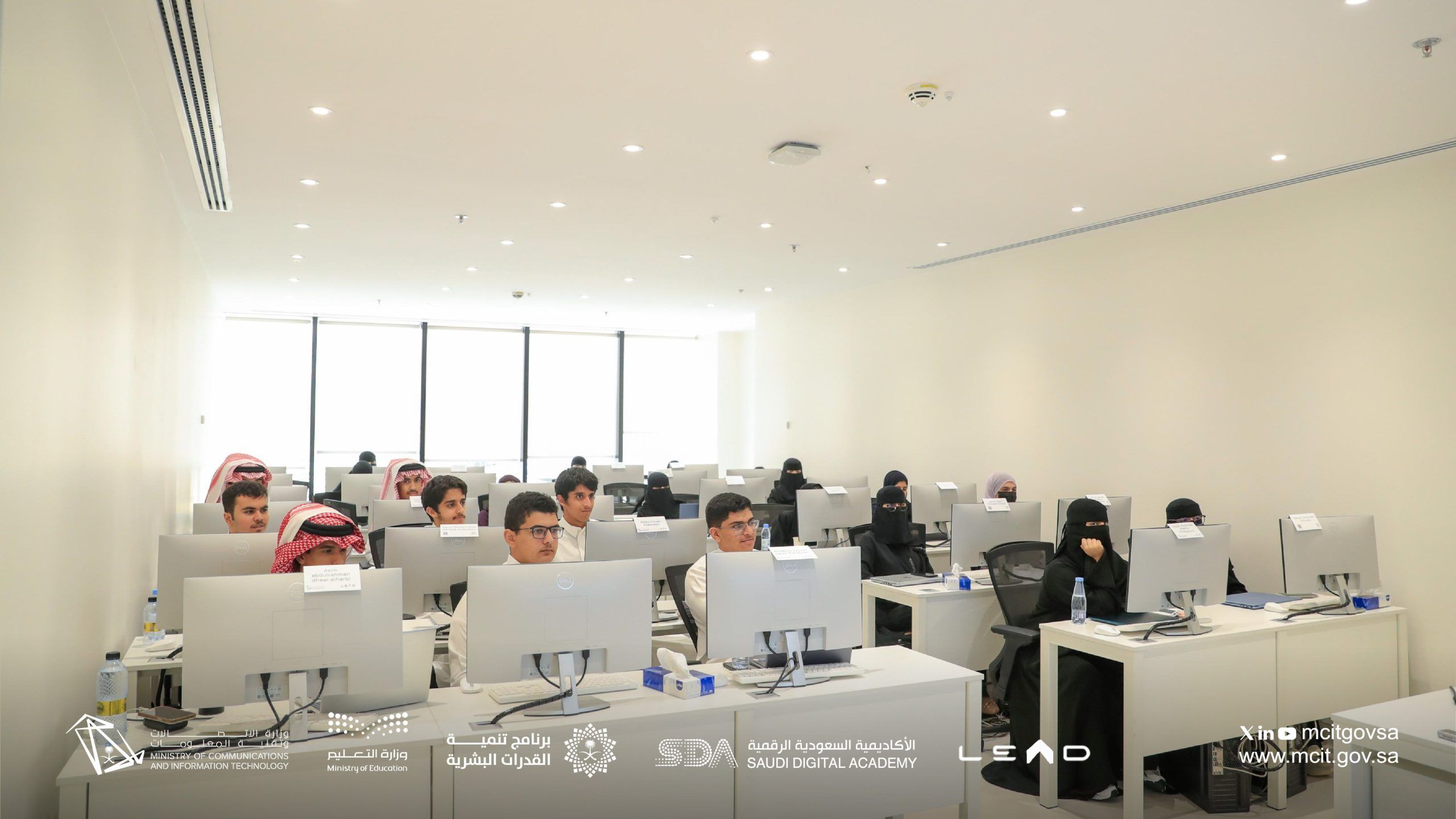 “الاتصالات” تختتم برنامج “أجيال الذكاء الاصطناعي”