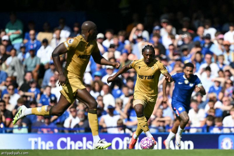 أرسنال ينافس توتنام على إيزي