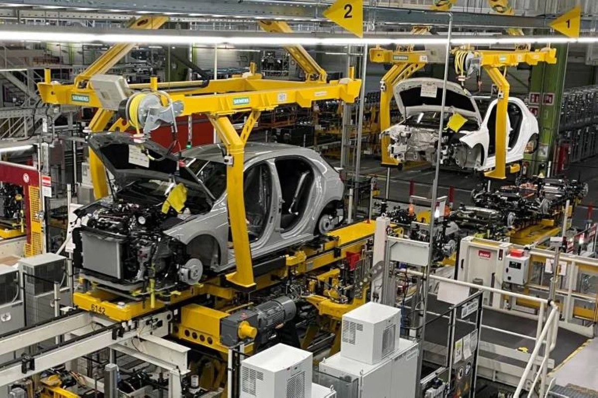 النشاط التجاري في منطقة اليورو يسجل أعلى نمو منذ 15 شهراً